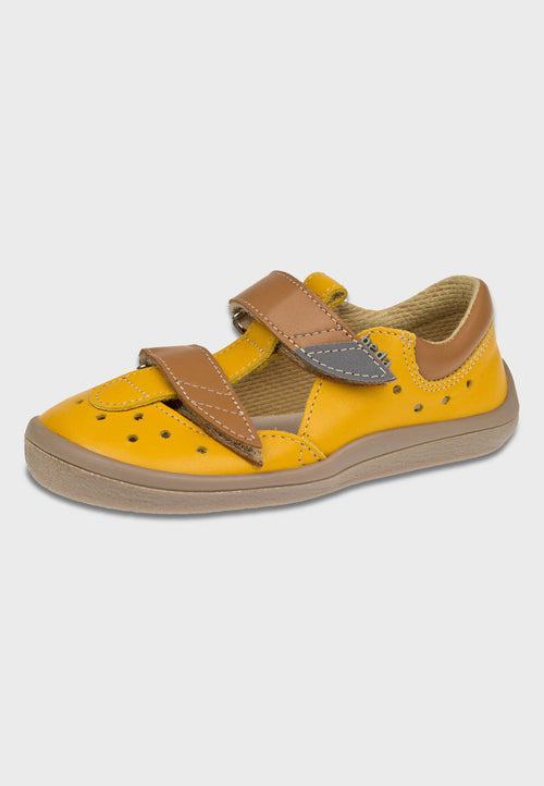 Beda Sandal 