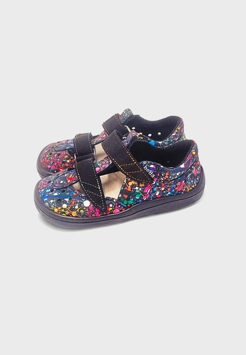 Beda Sandal 