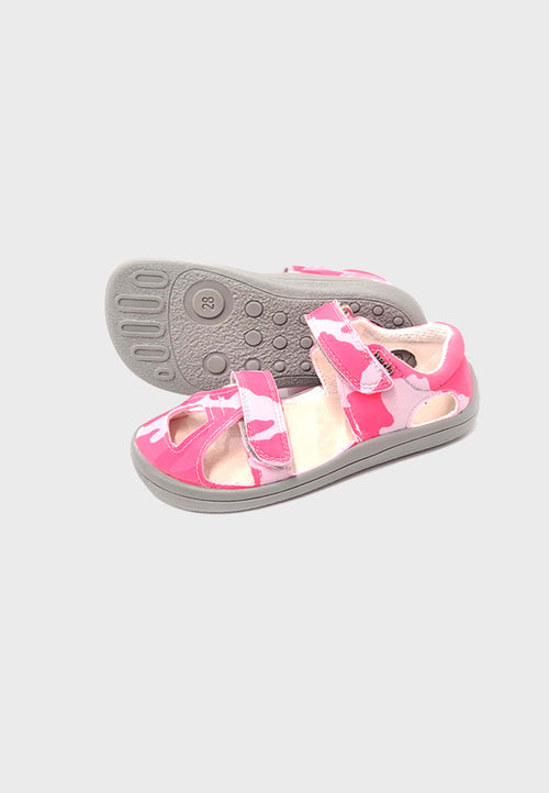 Beda Sandal 