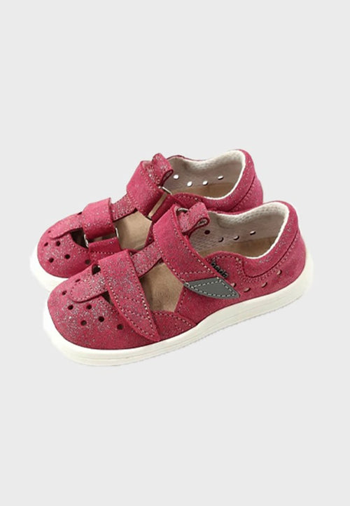 Beda Sandal 